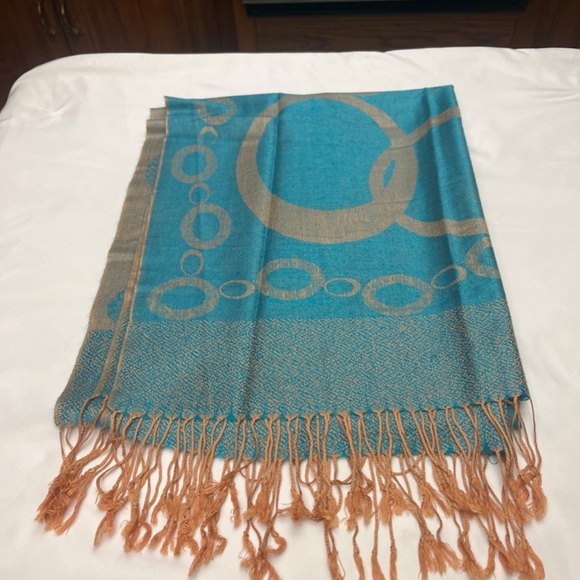 New, Never Worn, Gorgeous Pashima Scarf. Reversible. 72” by 28”. - Picture 9 of 9